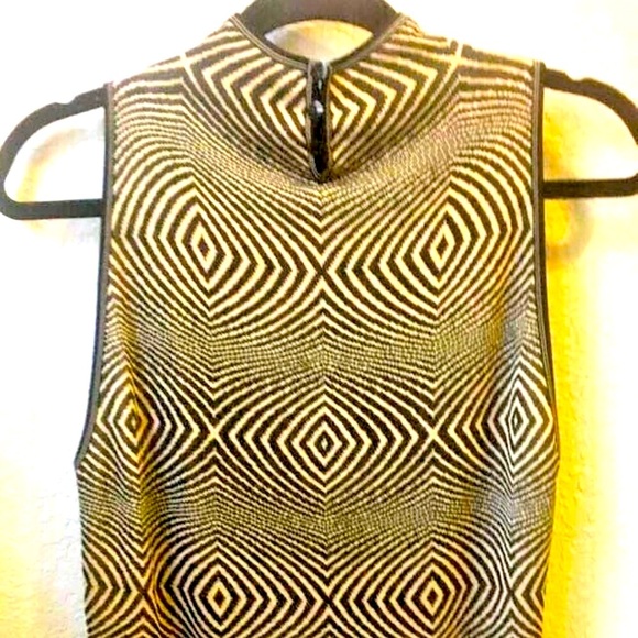 New ESCADA Y2K Vintage Geometric Knit Top Sleeveless Mock-neck M MSRP $400 - Picture 5 of 10